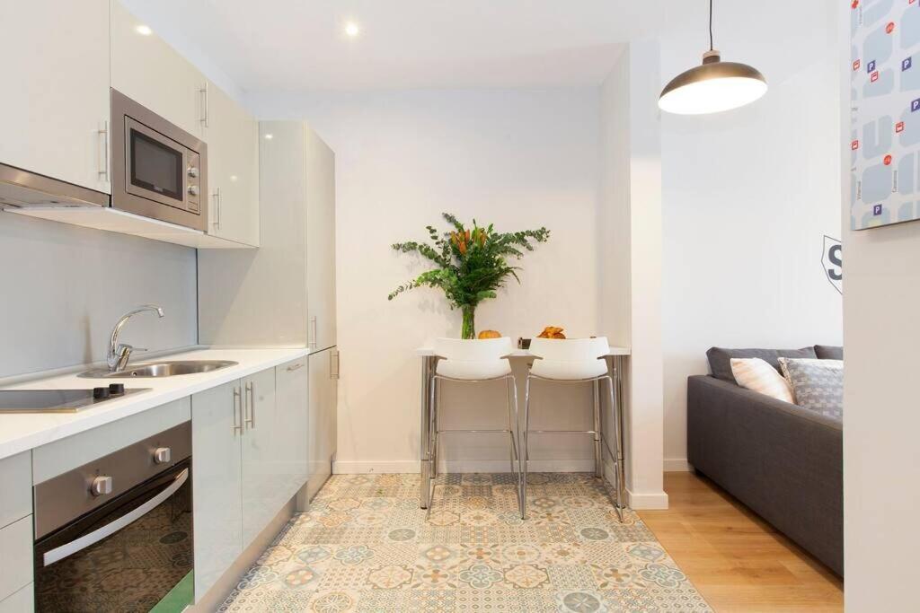 Perfectly Located 4Bed 4Bath Apartment In Barcelona 3 1 Exterior photo