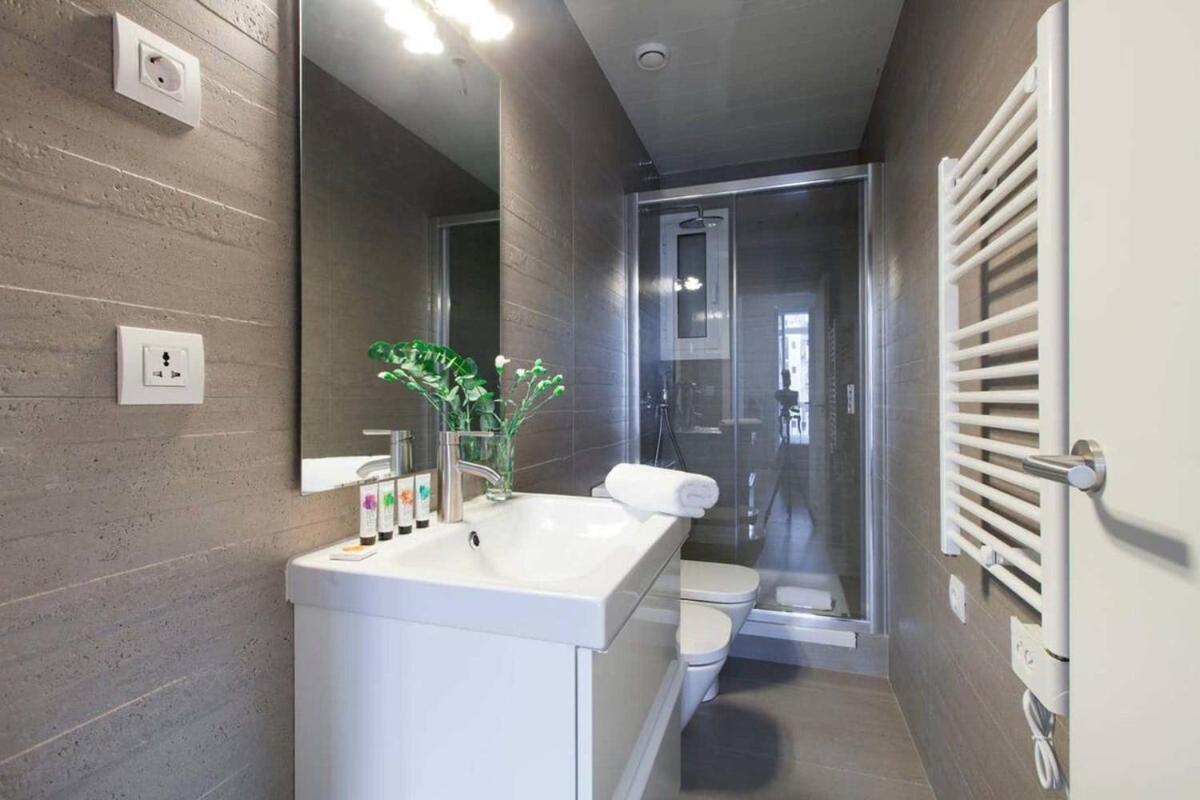 Perfectly Located 4Bed 4Bath Apartment In Barcelona 3 1 Exterior photo